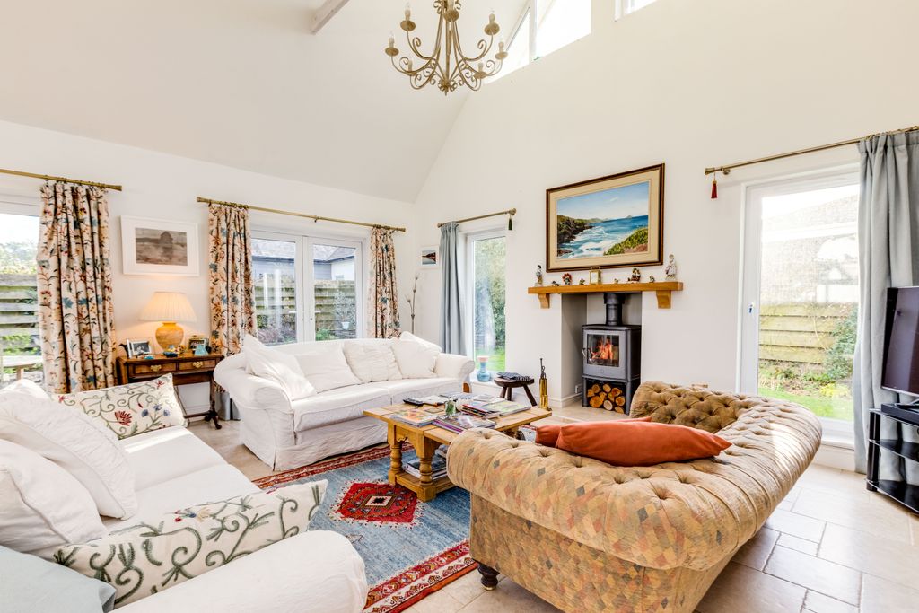 Property photo 2 of 18 Gallery