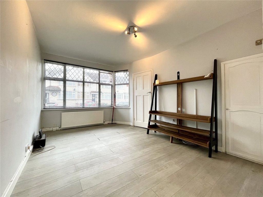 Property photo 3 of 9 Lounge