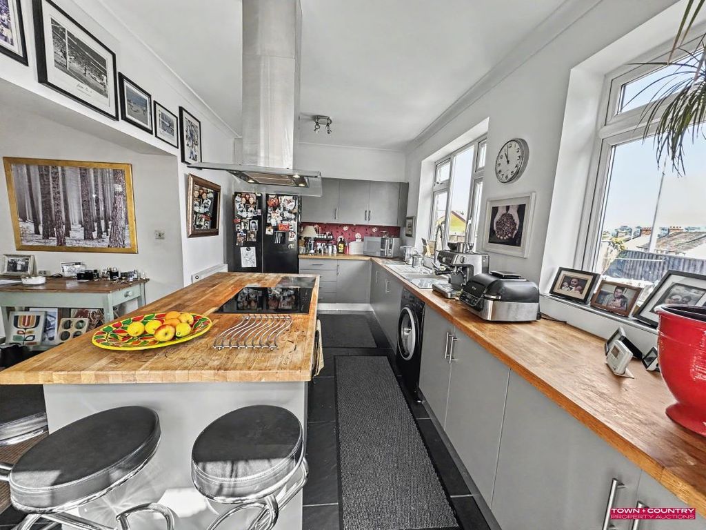 Property photo 3 of 23