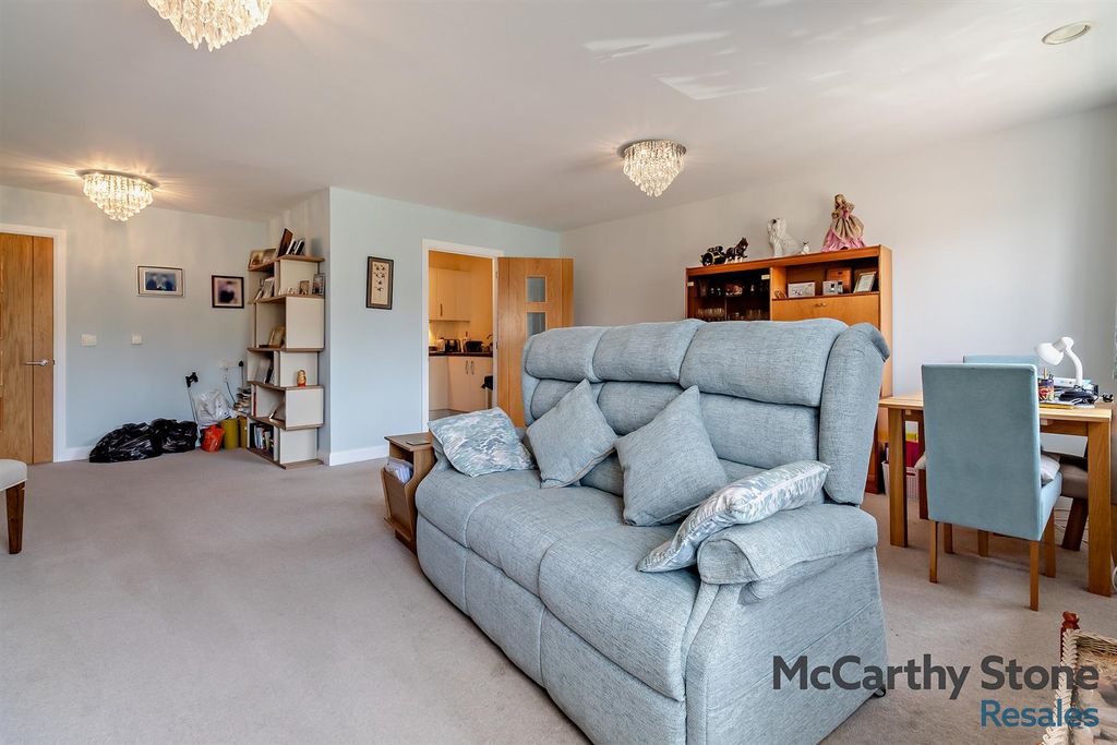 Property photo 2 of 18 8649349-Interior07-800.Jpg