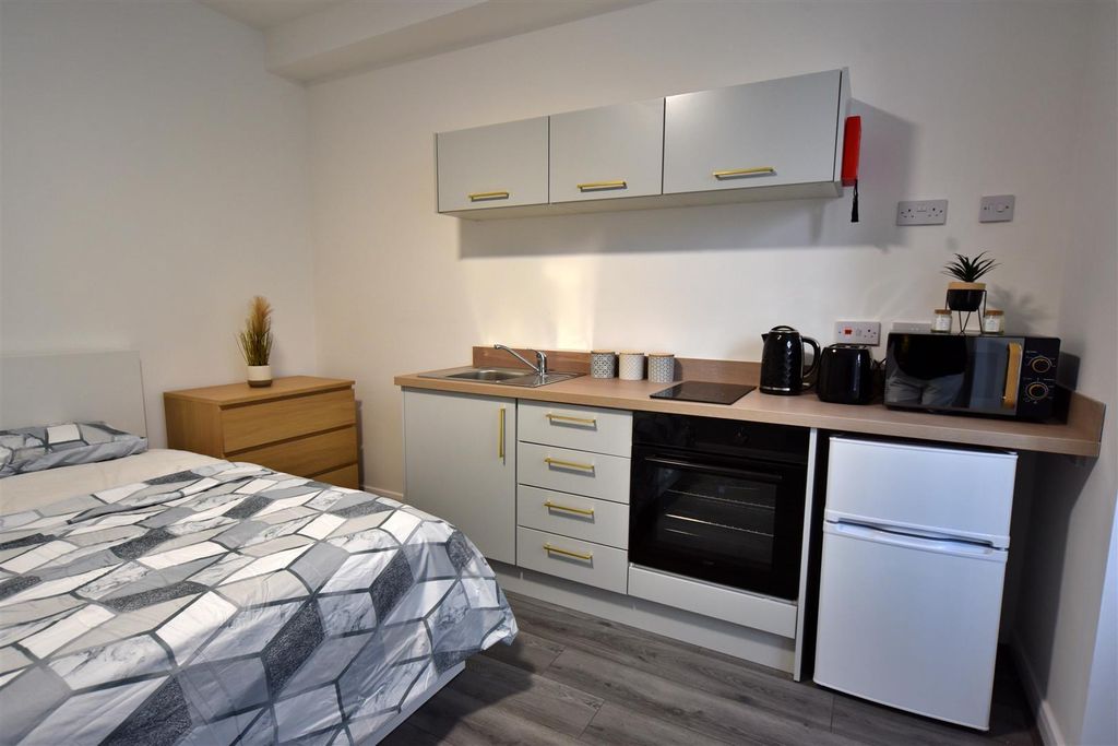Property photo 3 of 5 165Ar_Room12_01.Jpg