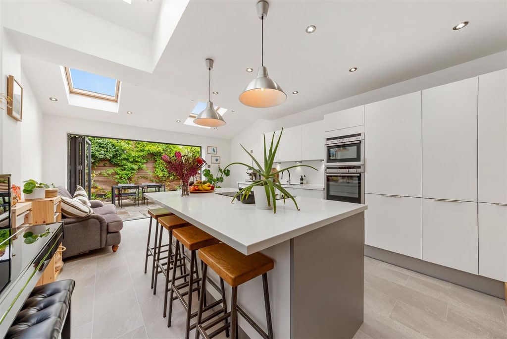 Property photo 3 of 36 Wyndham-Road-06.Jpg