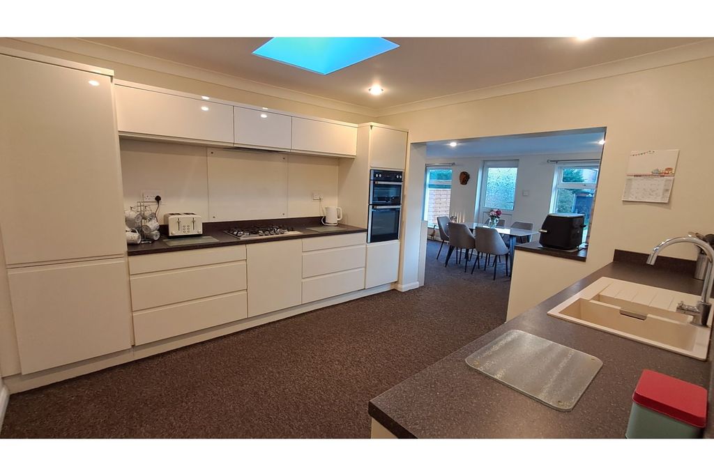 Property photo 2 of 20 Kitchen/Family Room