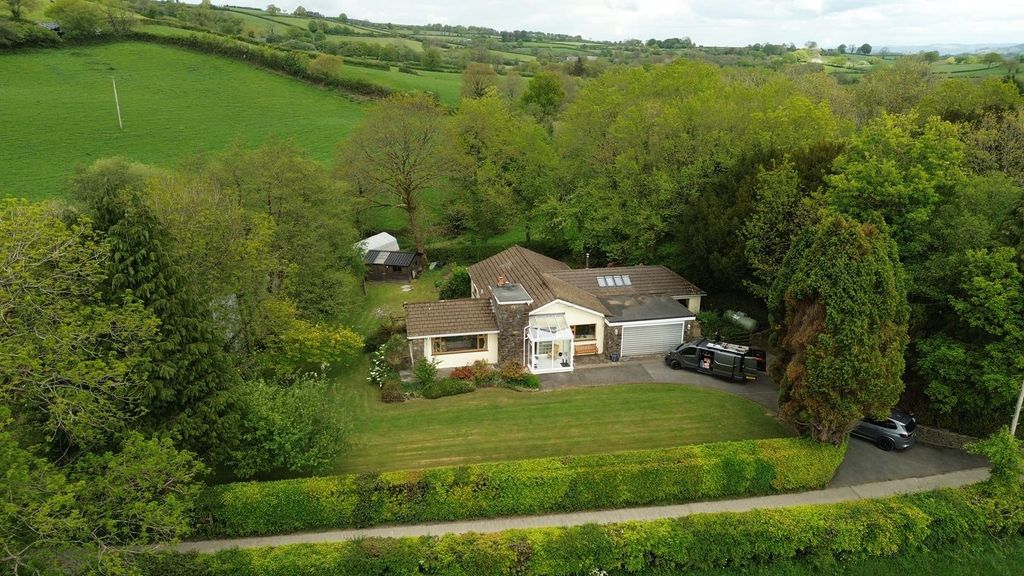 Property photo 1 of 28