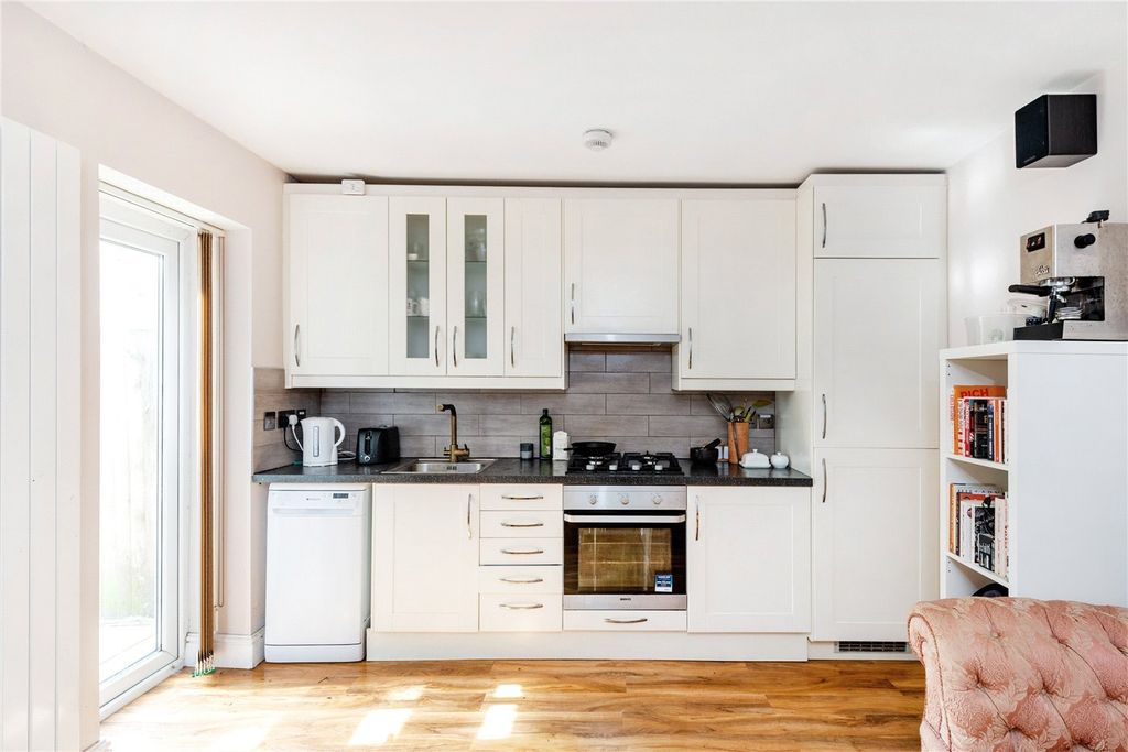 Property photo 3 of 7 Picture No. 10