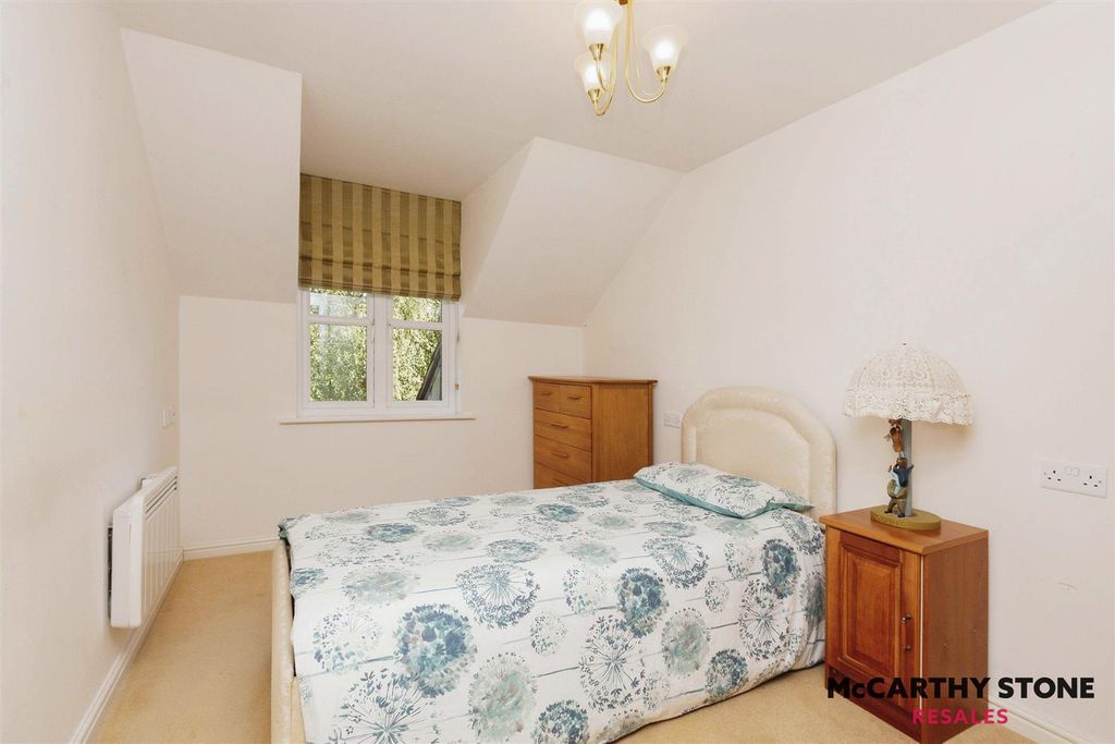 Additional image 7 of 2 bed flat for saleRadford Court, Tower Road, Liphook GU30