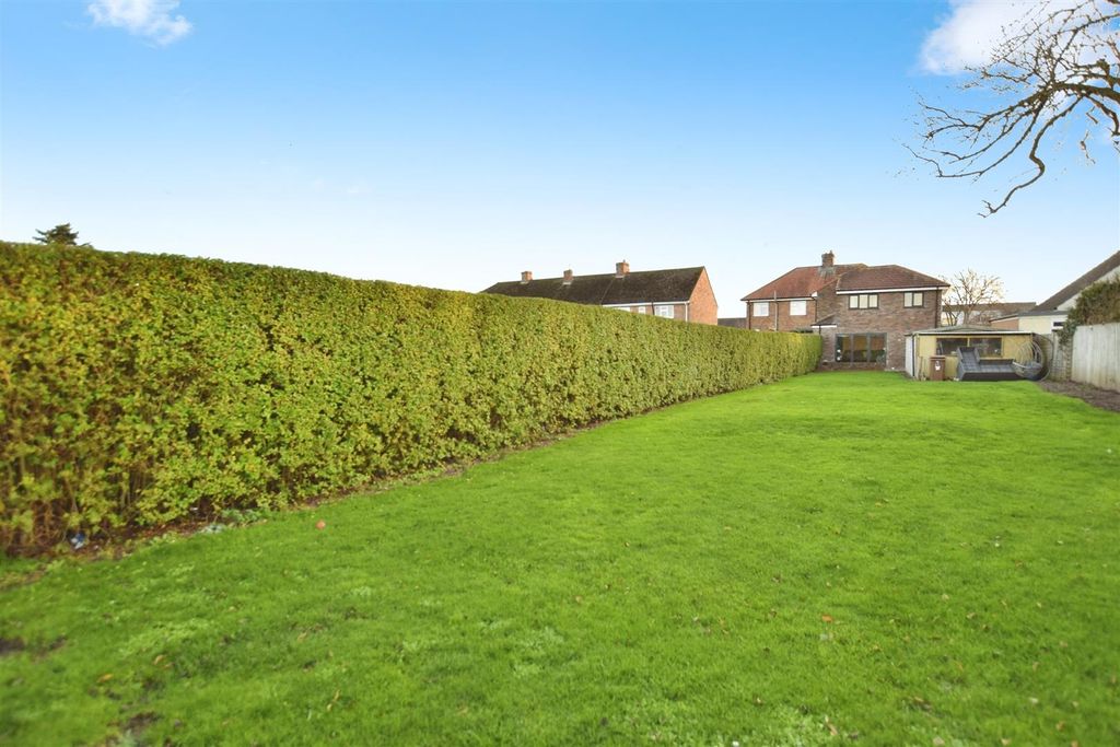 Property photo 3 of 22 004Aac02-Garden 20Rear 20House.Jpg