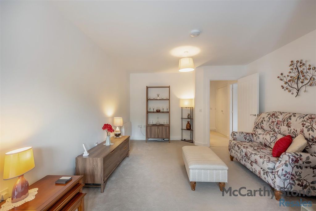 Property photo 2 of 23 8658695-Interior02.Jpg