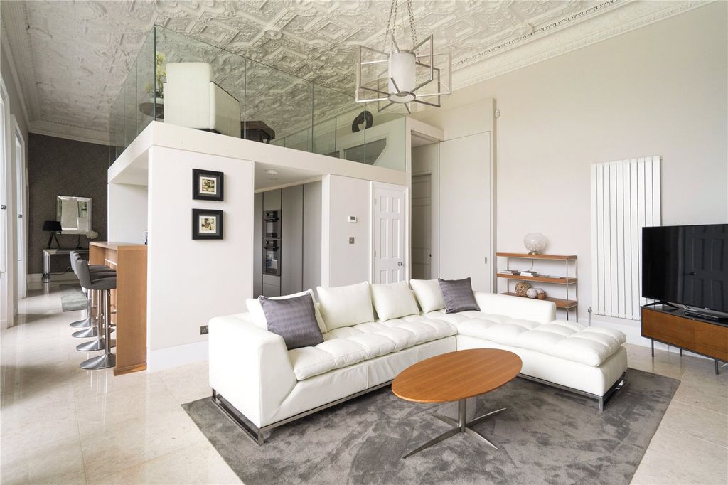 Property photo 2 of 17 Open Plan