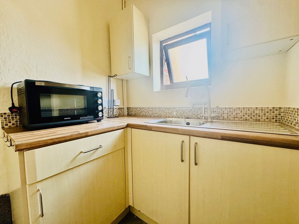 Property photo 3 of 6 111A Kitchen