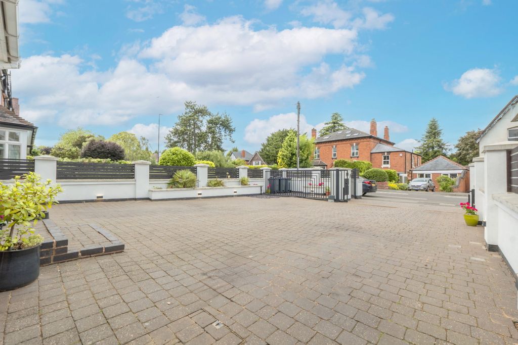 Property photo 3 of 48