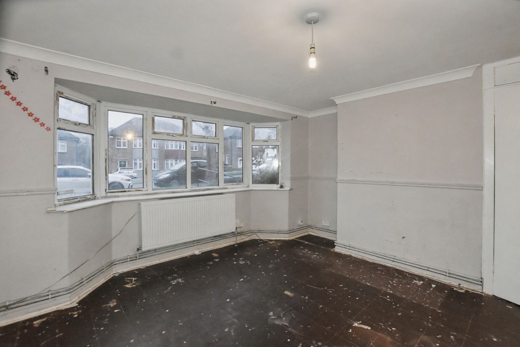 Property photo 2 of 18 46 Maylands Drive, Sidcup, Kent, Da14 4Rz