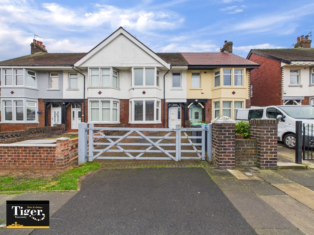 Property photo 1 of 12 Cam03440G0-Pr0498-Still013