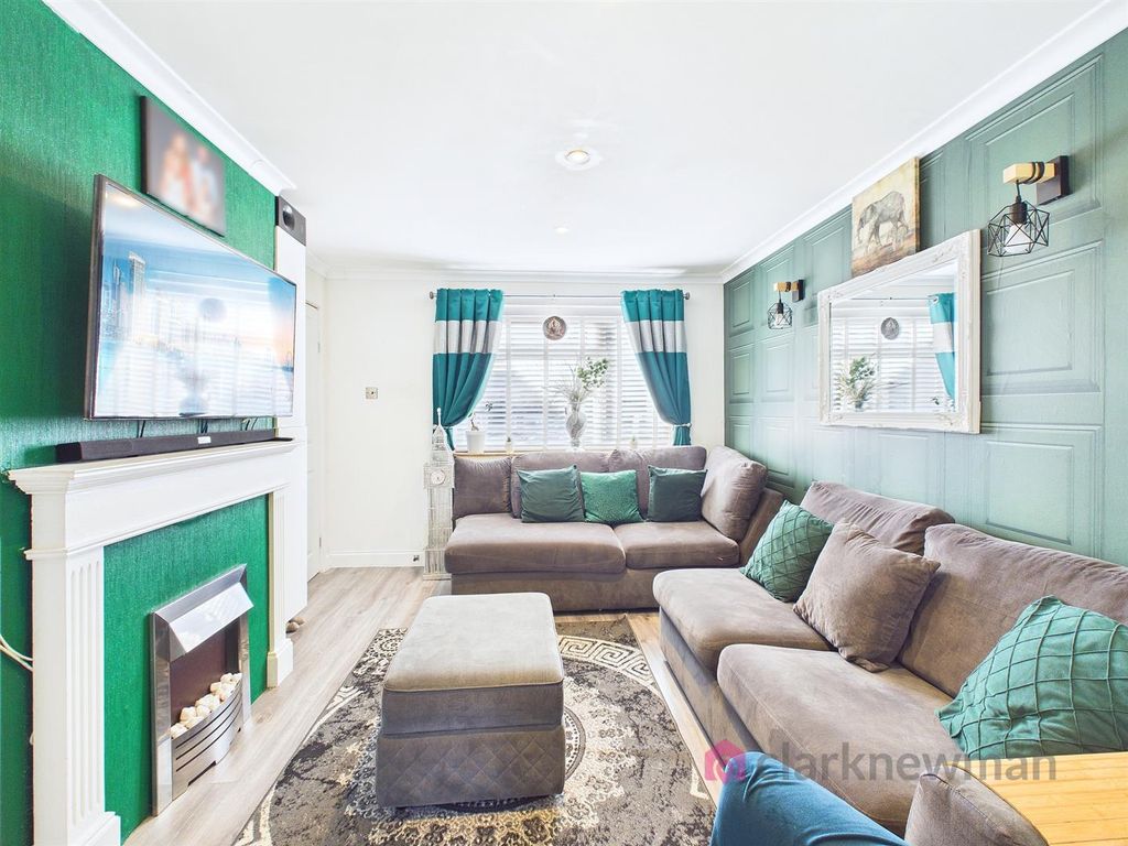 Property photo 3 of 21 Living Room