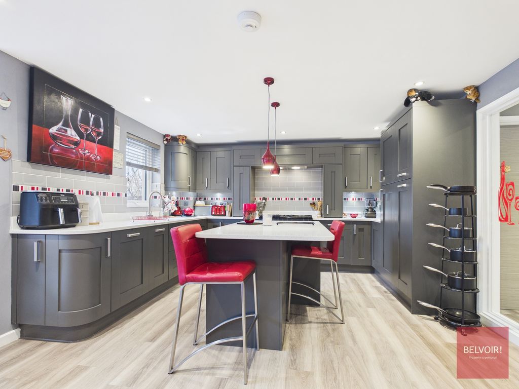 Property photo 3 of 32