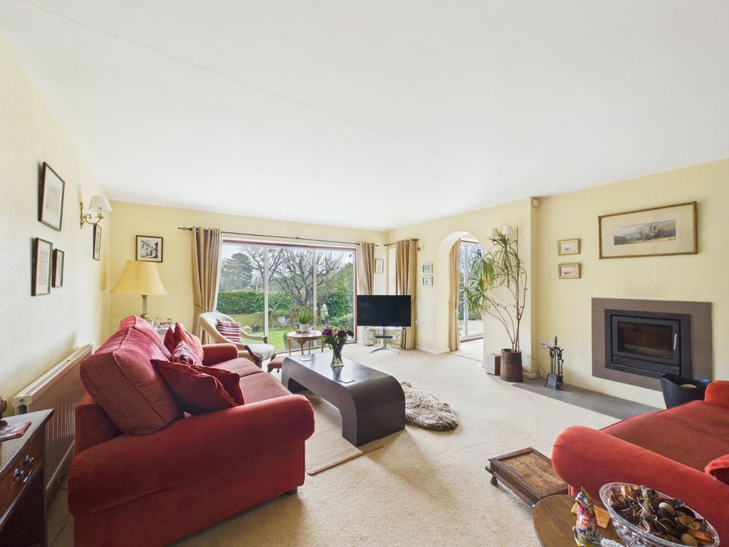 Property photo 3 of 17 Living Room