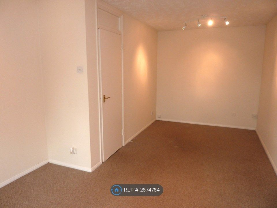 Property photo 3 of 7 Lounge