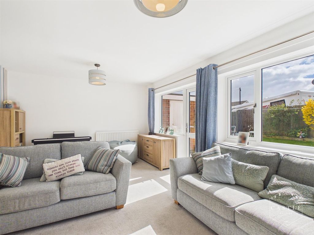 Property photo 2 of 26 Lounge