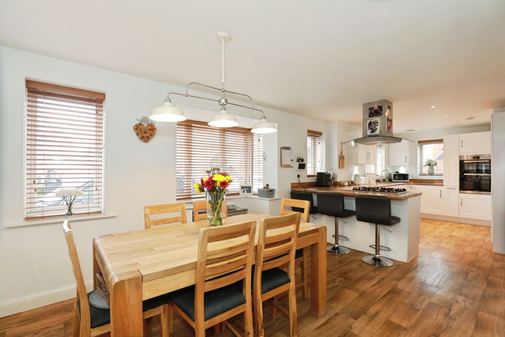 Property photo 2 of 15 Kitchen/Dining Room