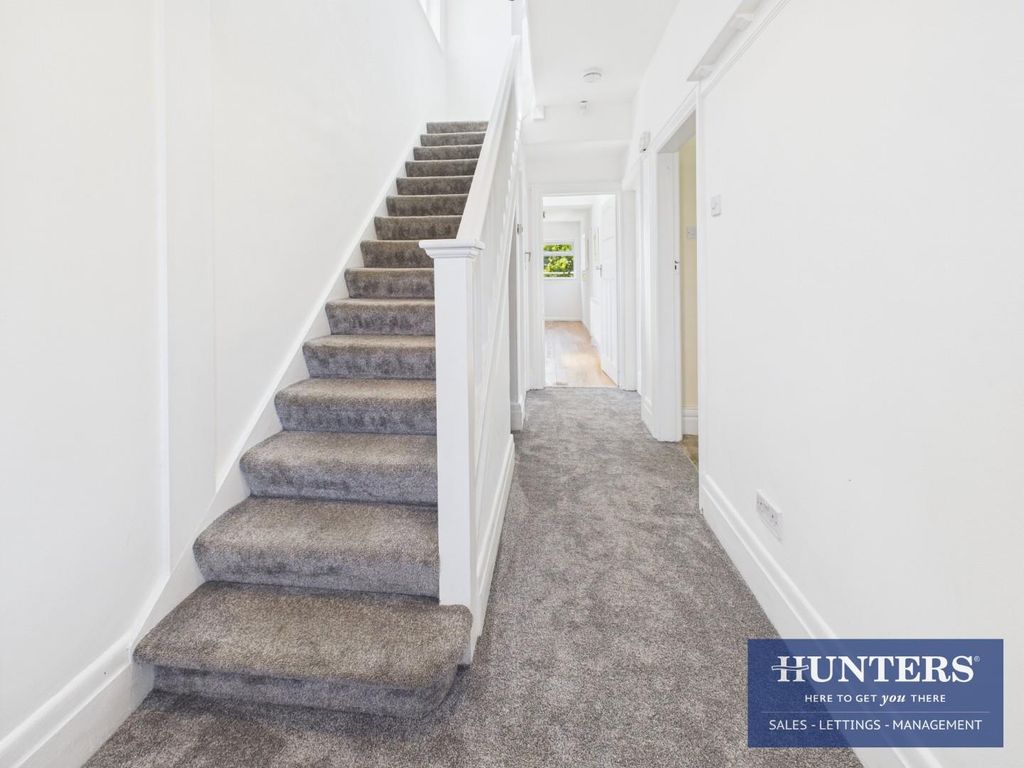 Property photo 2 of 17 Hallway