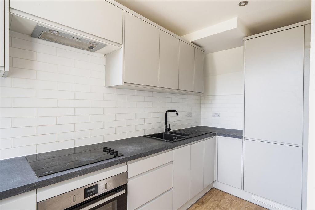 Property photo 3 of 12 Kitchen