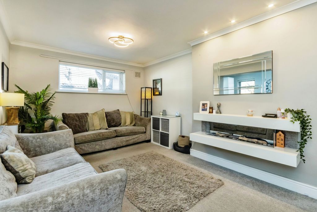 Property photo 2 of 17 Living Room