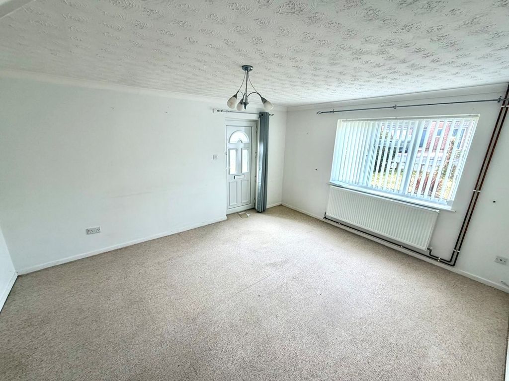 Property photo 3 of 9 Bedroom