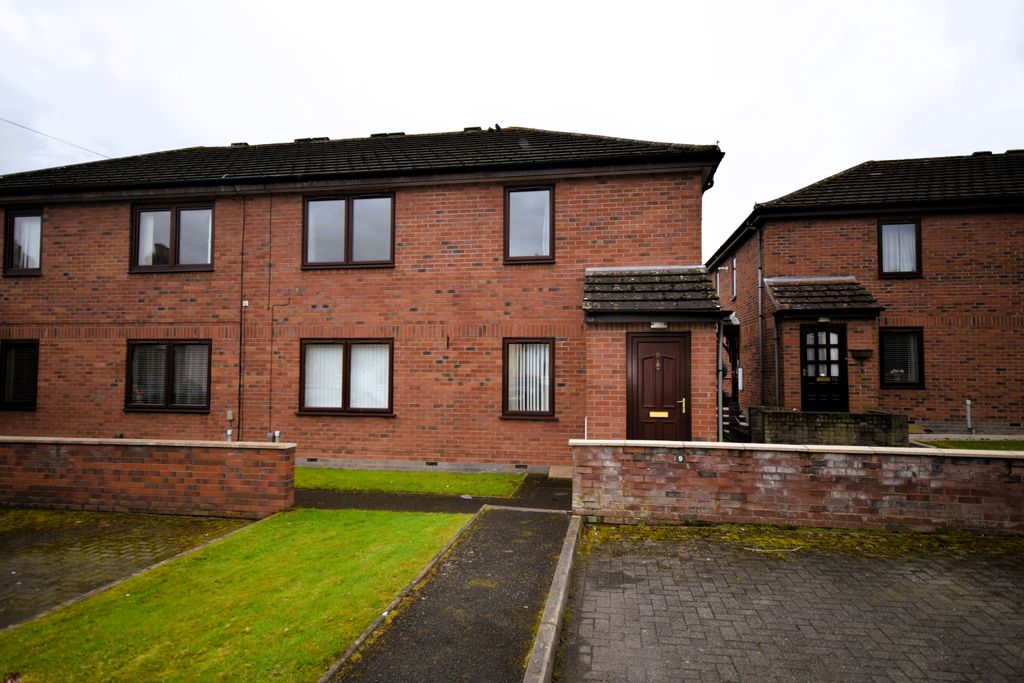 Property photo 1 of 6 2 Bed Flat To Rent Collin Place, Carlisle Ca2