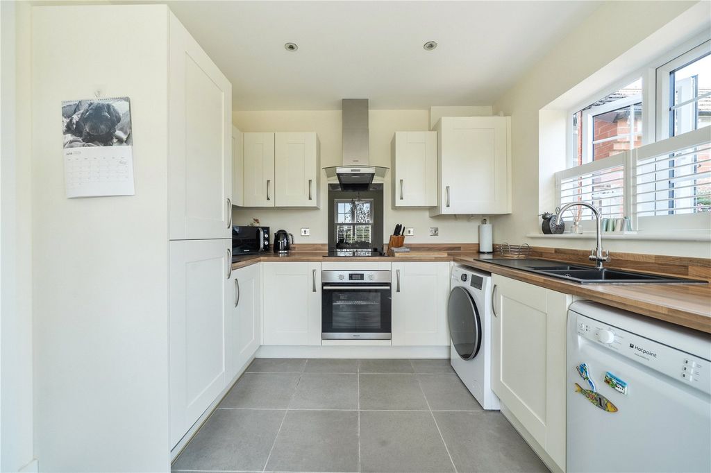 Property photo 2 of 19 Kitchen