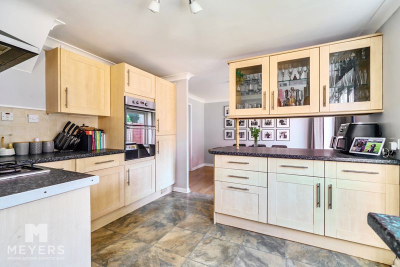 Property photo 2 of 19 Kitchen