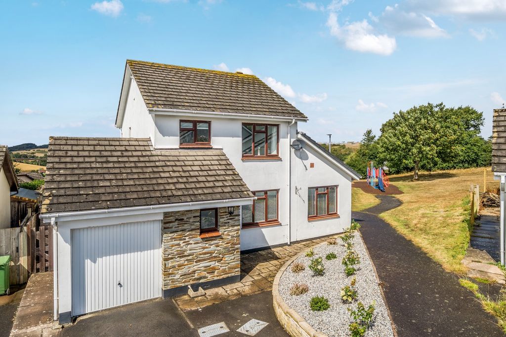 Property photo 1 of 18 1346078-2-68B1920Cae9F5