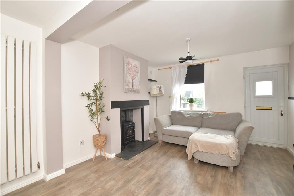 Property photo 3 of 11 Lounge