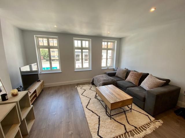 Property photo 1 of 9 Living Room