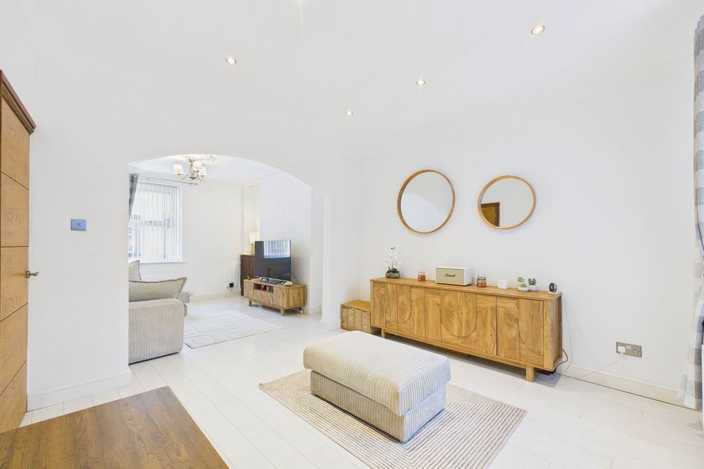 Property photo 1 of 30