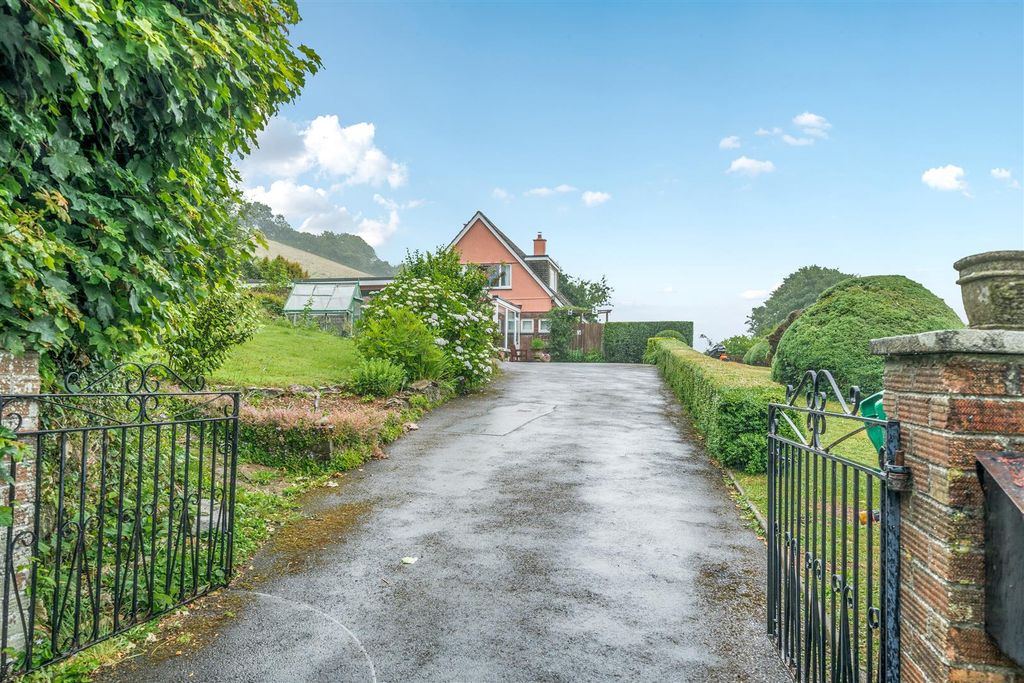 Property photo 2 of 27 Mill Hill Entrance.Jpg