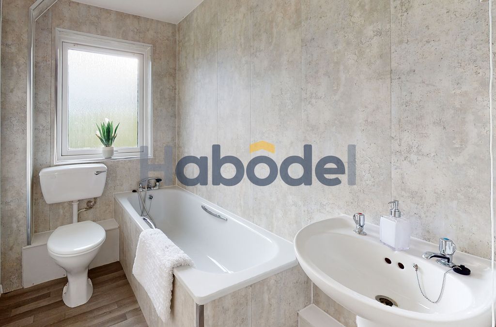 Property photo 2 of 6