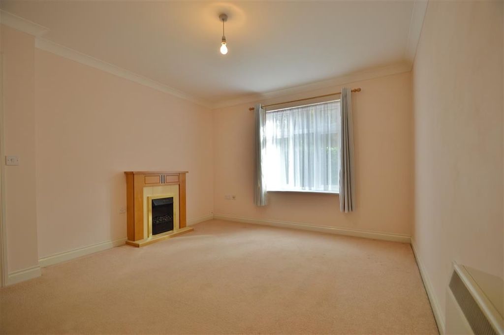 Property photo 2 of 7 Living Room