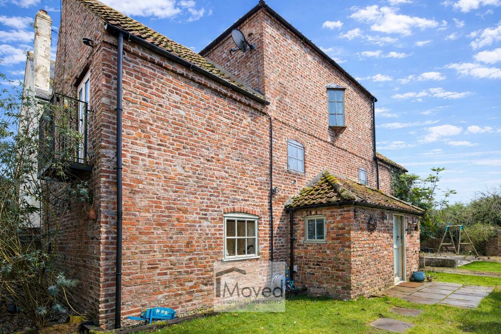 Property photo 2 of 31 Summer Side