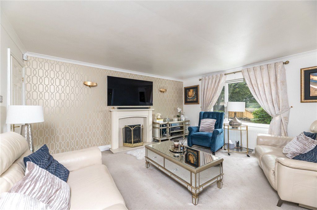 Property photo 3 of 33 Lounge