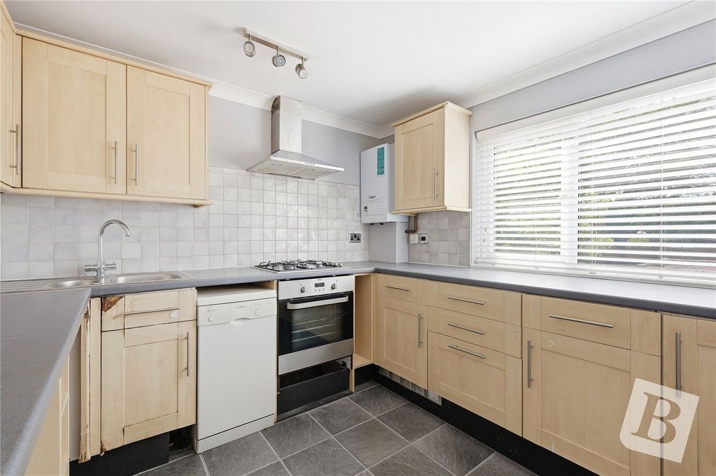 Property photo 2 of 8 Kitchen