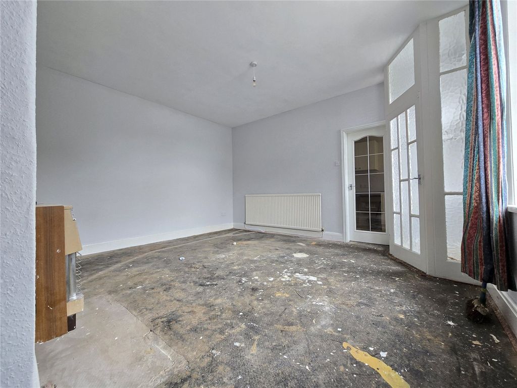 Property photo 3 of 10 Lounge