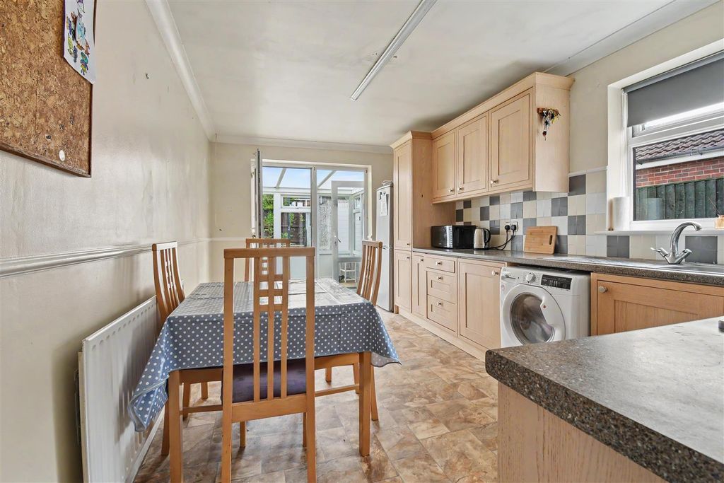 Property photo 3 of 11 Kitchen Dining