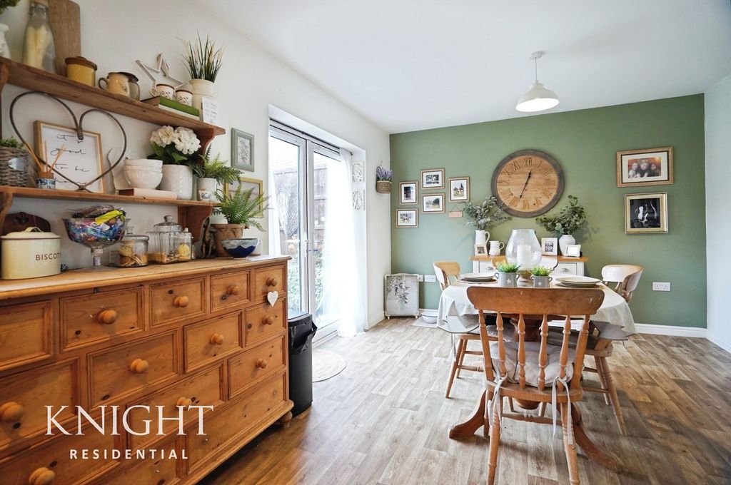 Property photo 3 of 24