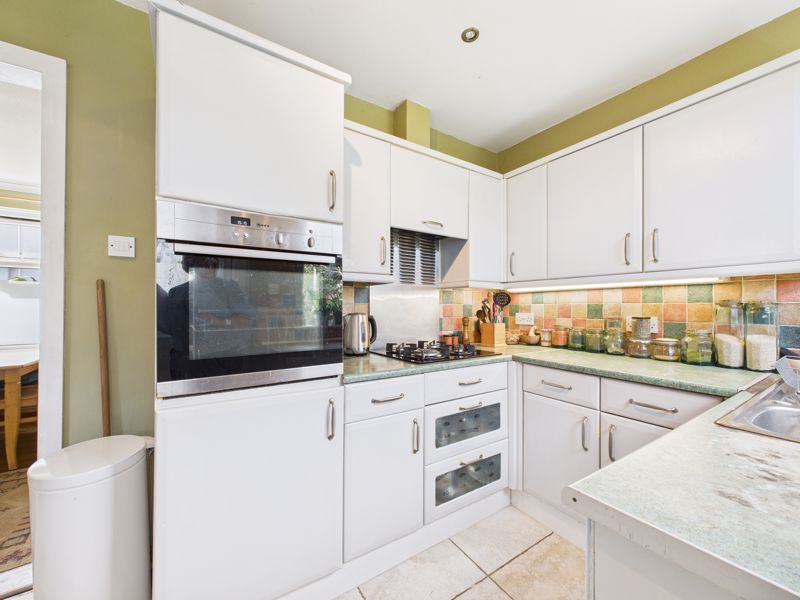 Property photo 3 of 10 Kitchen