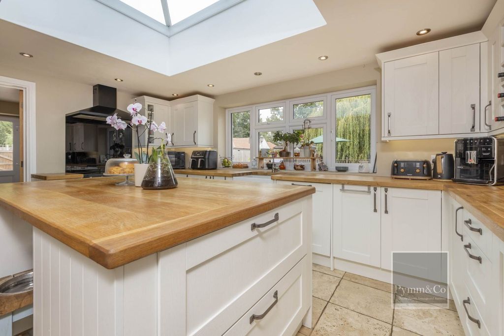 Property photo 2 of 36