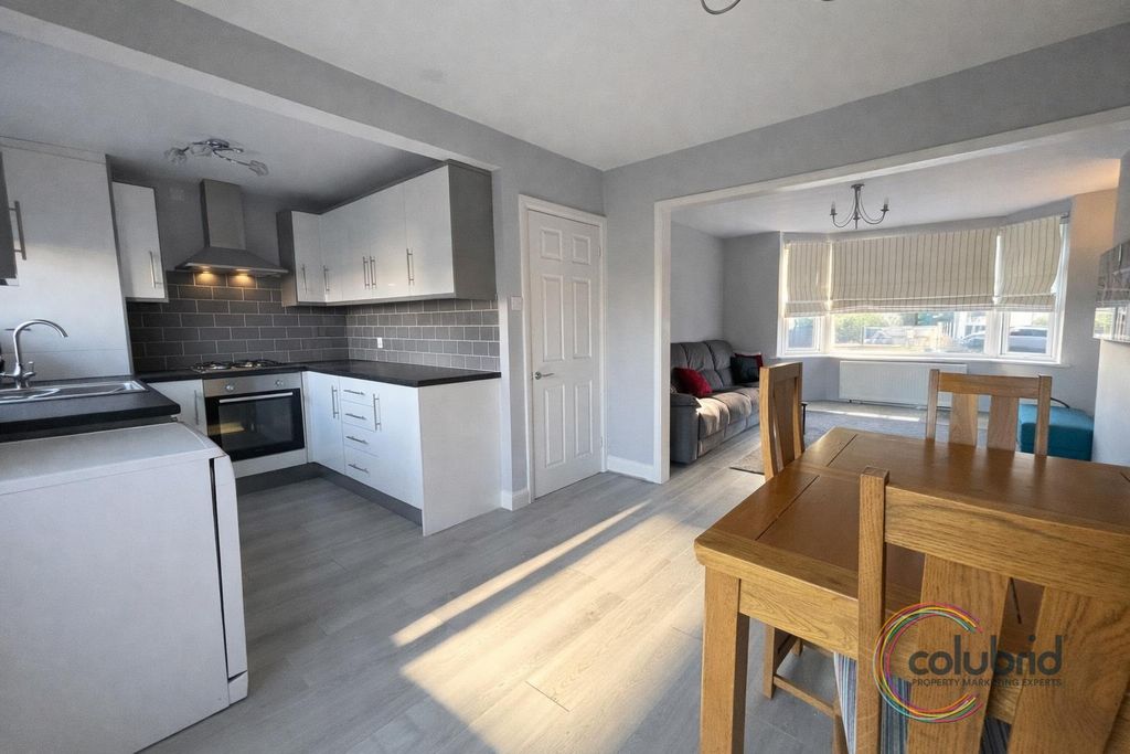 Property photo 2 of 18 40B2A7c6-9cd4-4229-Abe1-7Db9A05cd6A5.Jpeg