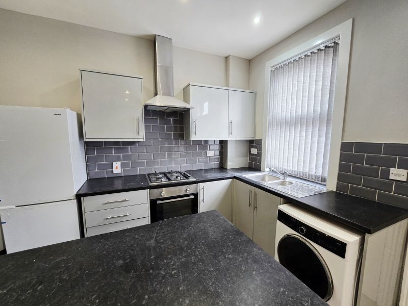 Property photo 3 of 10 Kitchen