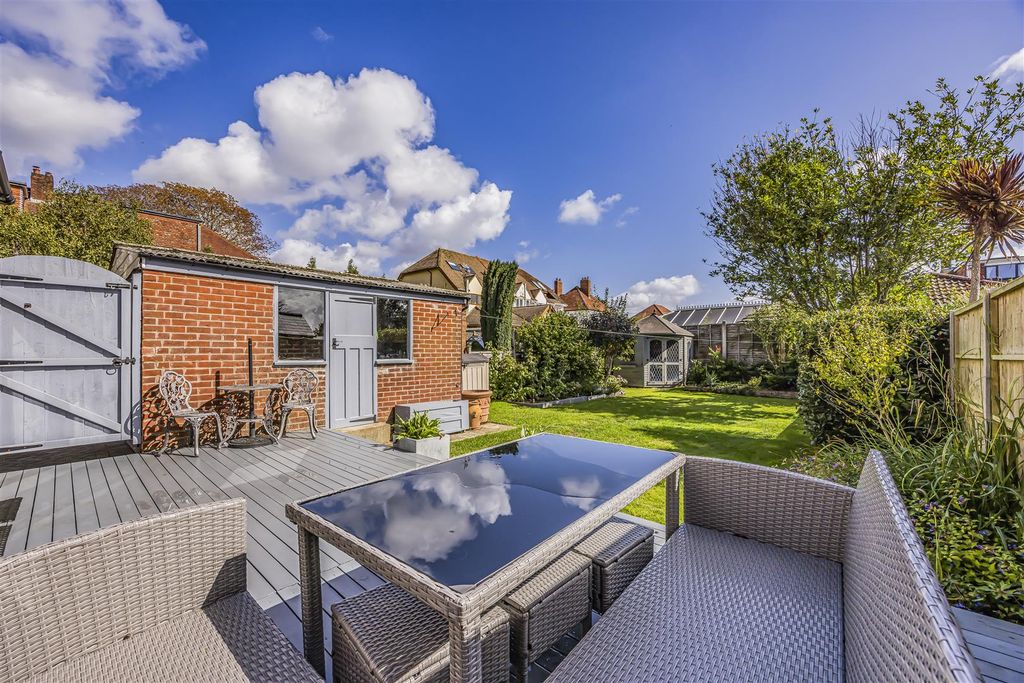 Property photo 2 of 25 5 Woolner Avenue, Cosham-Porticomarketing-Soldby-3