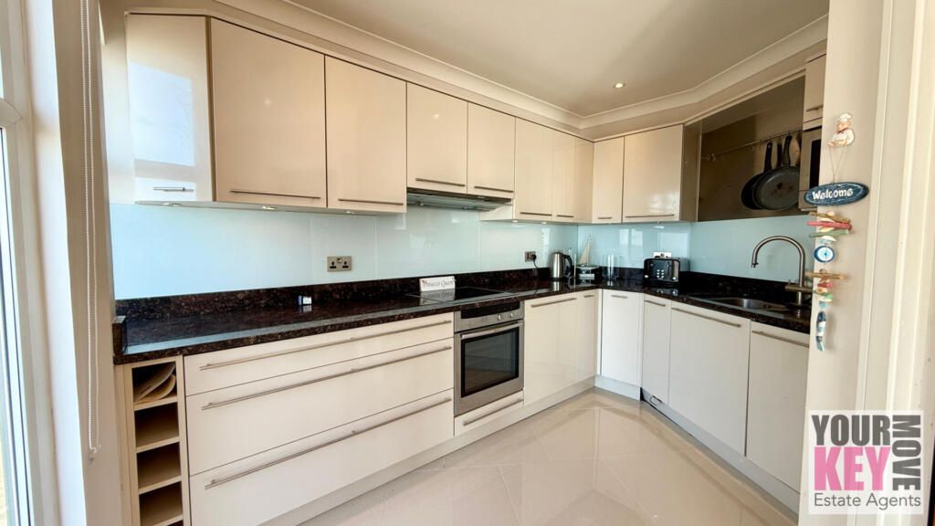Property photo 3 of 28 Your Key Move - Folkestone Estate Agents With Expert Local Knowledge Of Surrounding Areas, Including Hythe, Hawkinge, Sandgate And Ashford.