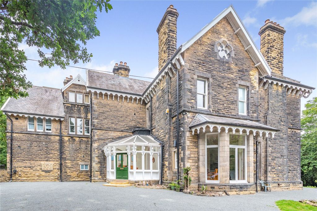 Property photo 2 of 11 The Hollies